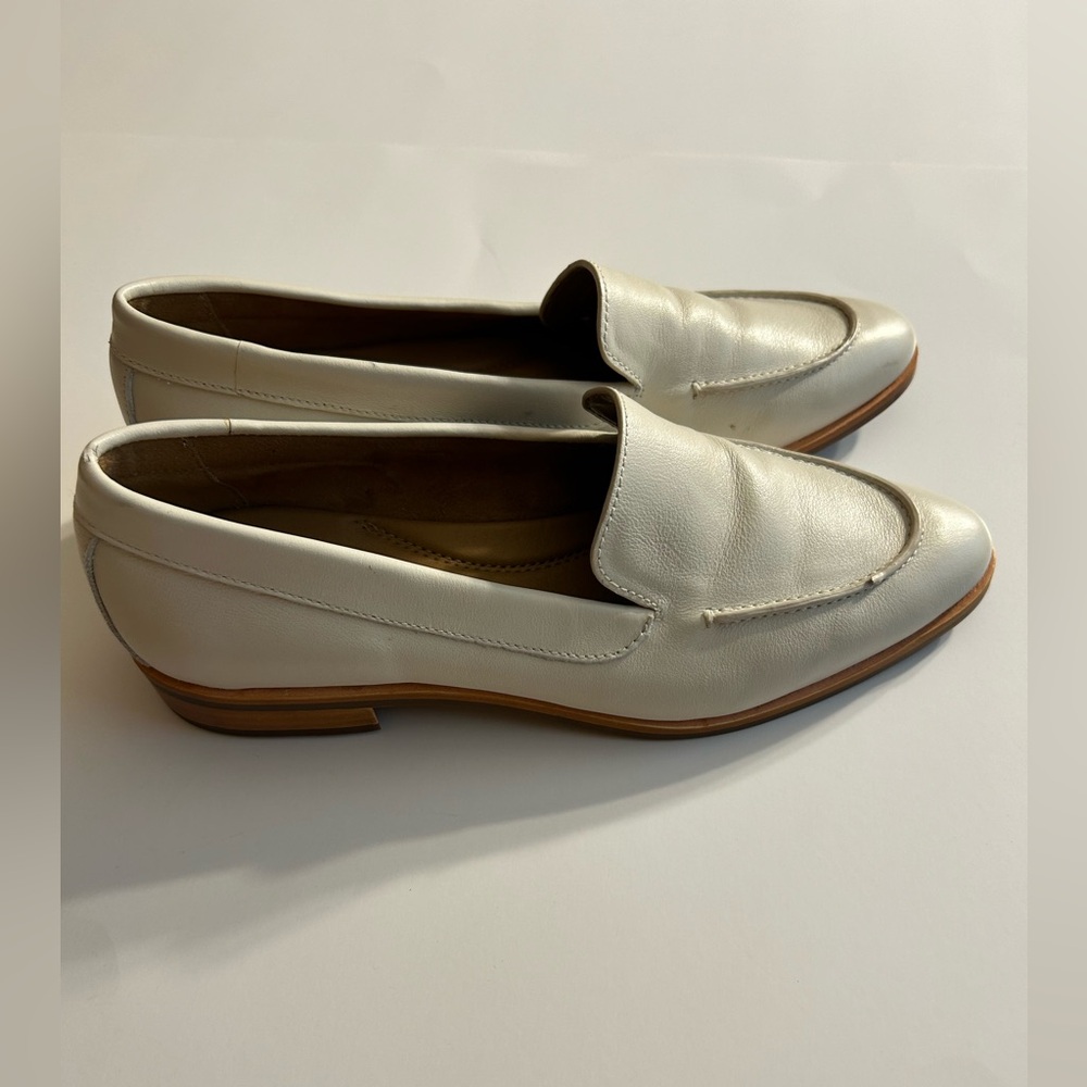 AEROSOLES IVORY /WHITE LEATHER WITH STITCHING DETAILS SLIPON LOAFERS WOMEN’S 8